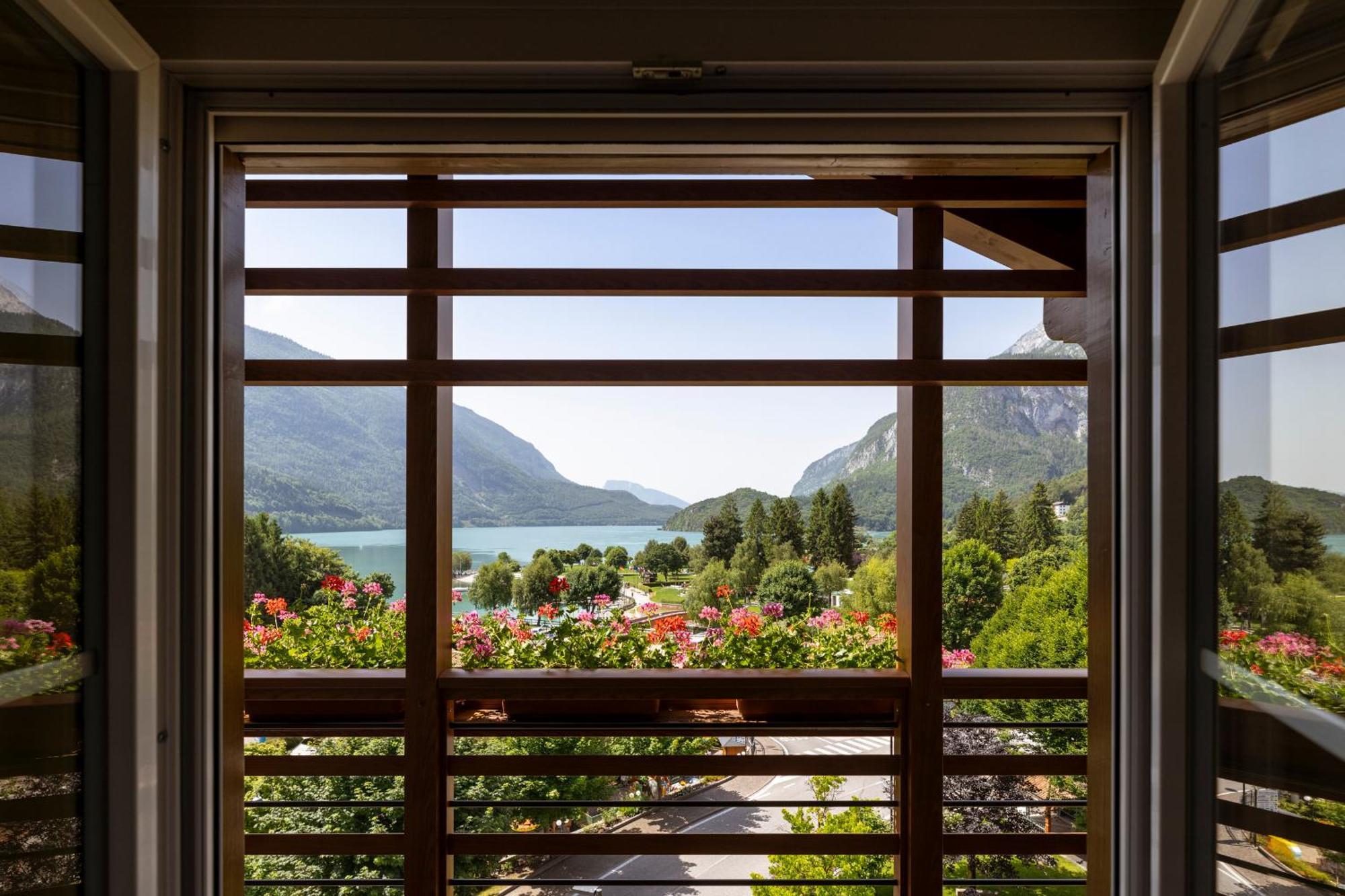 Hotel Lido - Slow & Natural Living Molveno Exterior photo